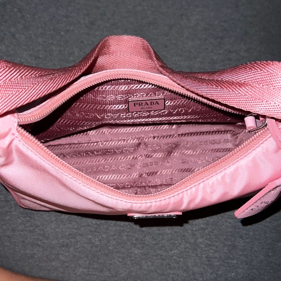 Prada Re-Edition 2000 mini nylon bag - Picture 2 of 3